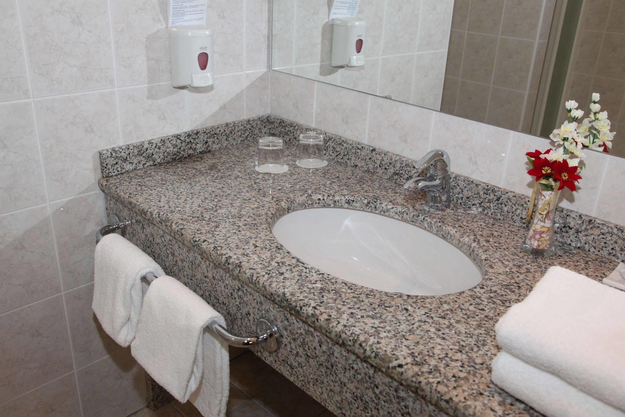 Hotel Grand Koper Ngoại thất bức ảnh