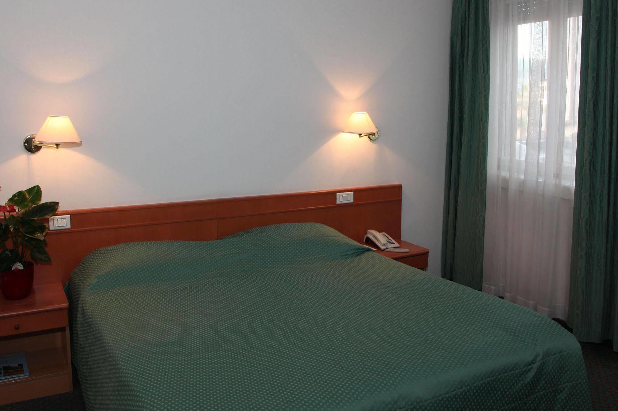 Hotel Grand Koper Ngoại thất bức ảnh